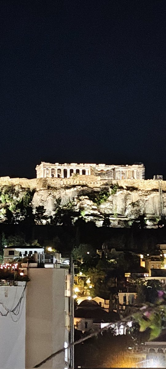 Just arrived in Athens yesterday, the city's beautiful, the food has been marvelous so far, can't wait to try it even more and to meet the nads !