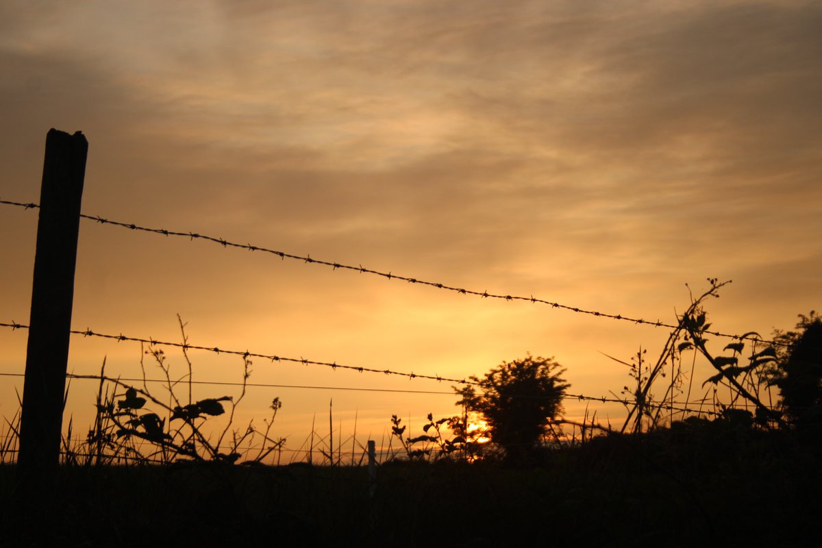 Sunset.🔥
Tullyvallen Co Armagh.
<a href="/WeatherCee/">Cecilia Daly</a> <a href="/Louise_utv/">Louise Small</a> <a href="/Louise_utv/">Louise Small</a> 
<a href="/barrabest/">Barra Best</a> <a href="/angie_weather/">angie phillips</a> 
<a href="/DiscoverNI/">Northern Ireland</a> <a href="/bbcniweather/">BBC NI Weather</a> 
#sunsetphotography