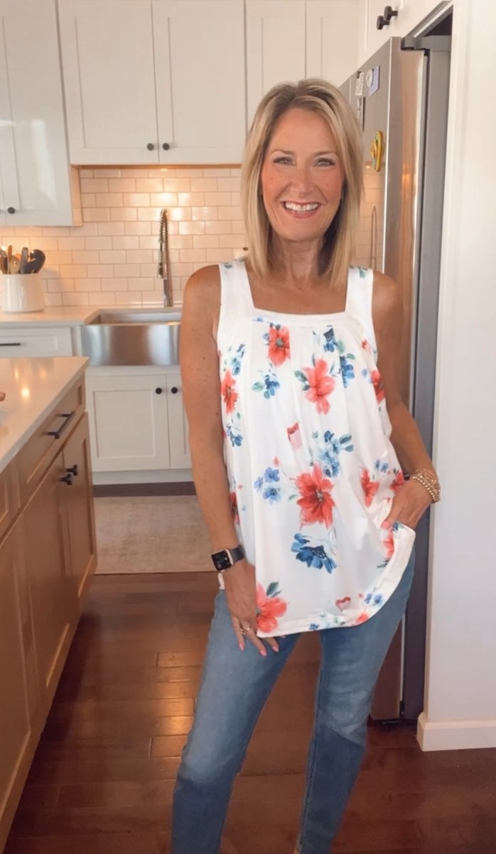 anyfittingshop's tweet image. 🌺Cute floral print tank top  is vibrant🥰🙌🏼blends comfort &amp;amp; flawless support! 🔥LINK IN BIO.   #Anyfitting #anyfittingtops #summerescape #amazonfinds #fashionfaves #summervibes #summerfashion #newarrival #summer #summerootd #fashioninspiration #ootd #summerstyle #comfy #explore