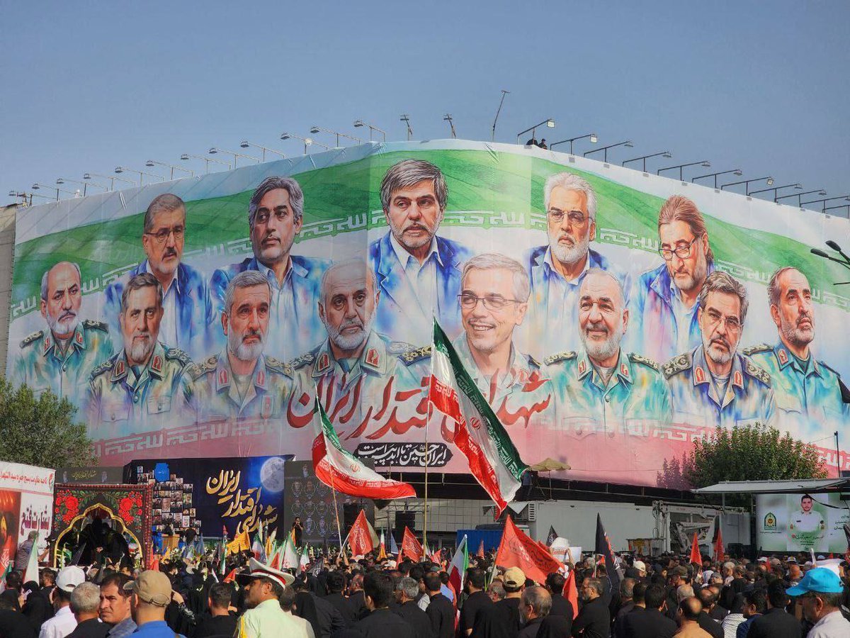 qahreman_10's tweet image. مهدی رسولی قشنگ میگفت:
بدبخت اون ملتی که در راه امام حسین(ع) شهید نداده💔
#ملت_امام_حسین
#مکتب_حسینی