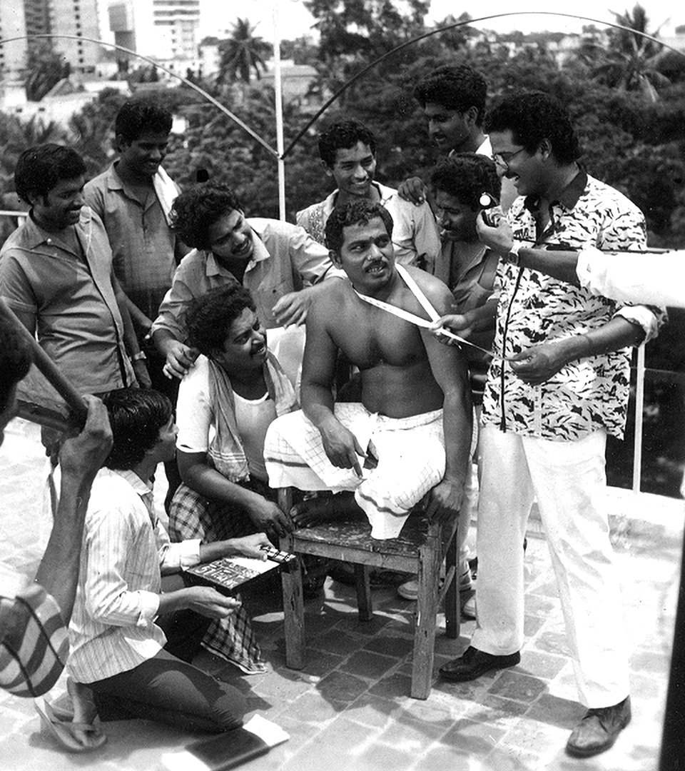 MMRameswar's tweet image. సుందరం బ్యాచ్

సుందరం గా రాజేంద్రప్రసాద్ ఎంత ఫేమసో.... బట్టల సత్యం అంత కంటె ఫేమస్... రాజేంద్రప్రసాద్ ని హాస్య కథానాయకుడు ని చేసిన సినిమా లేడిస్ టైలర్

#LadiesTailer #Vamsi #RajendrapRasad #Mallikarjunarao