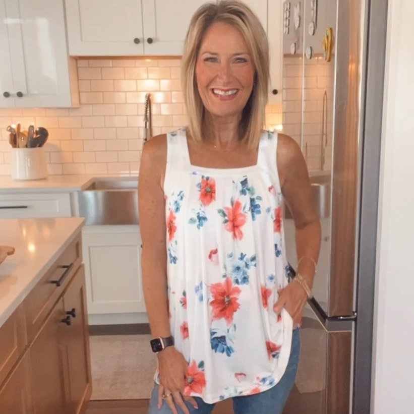 anyfittingshop's tweet image. 🌺Cute floral print tank top  is vibrant🥰🙌🏼blends comfort &amp;amp; flawless support! 🔥LINK IN BIO.   #Anyfitting #anyfittingtops #summerescape #amazonfinds #fashionfaves #summervibes #summerfashion #newarrival #summer #summerootd #fashioninspiration #ootd #summerstyle #comfy #explore