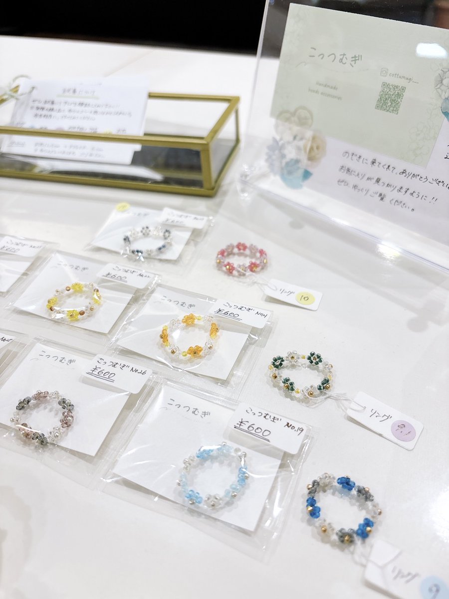 Maruru1506's tweet photo. こっつむぎさんのブースです🌼
⁡
お花のビーズリングとブレスレット🌸
気になる作品がございましたらDMまでお問い合わせください😊
⁡
 #handmade  #beads  #flowerbeads  #ring  #bracelet  #バンドメイド  #ビーズリング  #ビーズブレスレット  #花  #アクセサリー  #マルル https://t.co/liegioOwyd