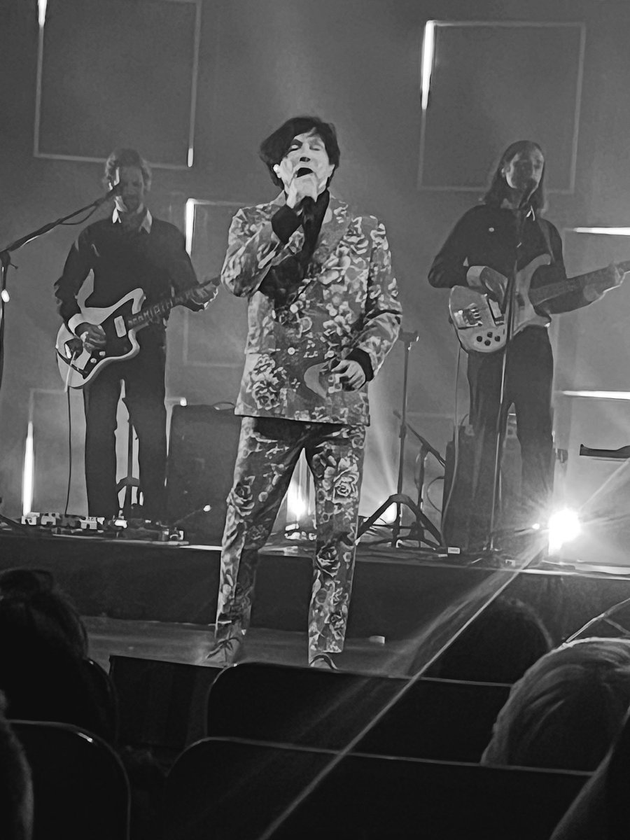 YazzSketcher's tweet photo. @sparksofficial 
My bucket list for 2025 is already done ✅ 
Saw my first amazing Sparks show 
Saw them perform my favorite song ”The Number One Song…”
Saw Ron bust out his dance moves
Thank you! ❤️ https://t.co/9S40DlbVoX