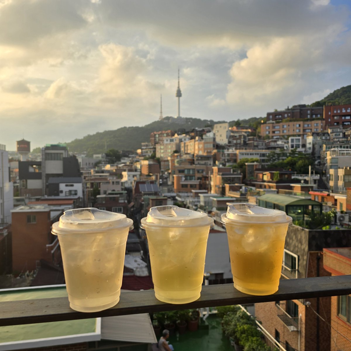 홍대 상수역근처 어울마당
금 / 토 / 일 3일간

미리 보는 냉침차 출시!!
백차 / 우롱차 / 홍차
각 5,000원

다시 만나는 돌림판 돌려서 할인 받고
한잔사면 한잔 더받는 이벤트까지!!

#예평#홍대#이벤트#상상마당#상수역#어울마당
#플리마켓#돌려돌려#돌림판