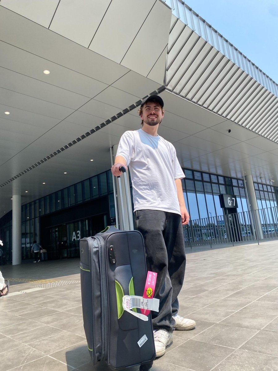 Darby無事到着！！
今夜から初来日ツアースタート✨

🟢7/4 ナイト 福岡公演 at IBIZA
🔵7/5 デイ 東京公演 at CIRCUS
🟡7/6 デイ 名古屋公演 at JB'S

みんなで"Party"しよう🕺