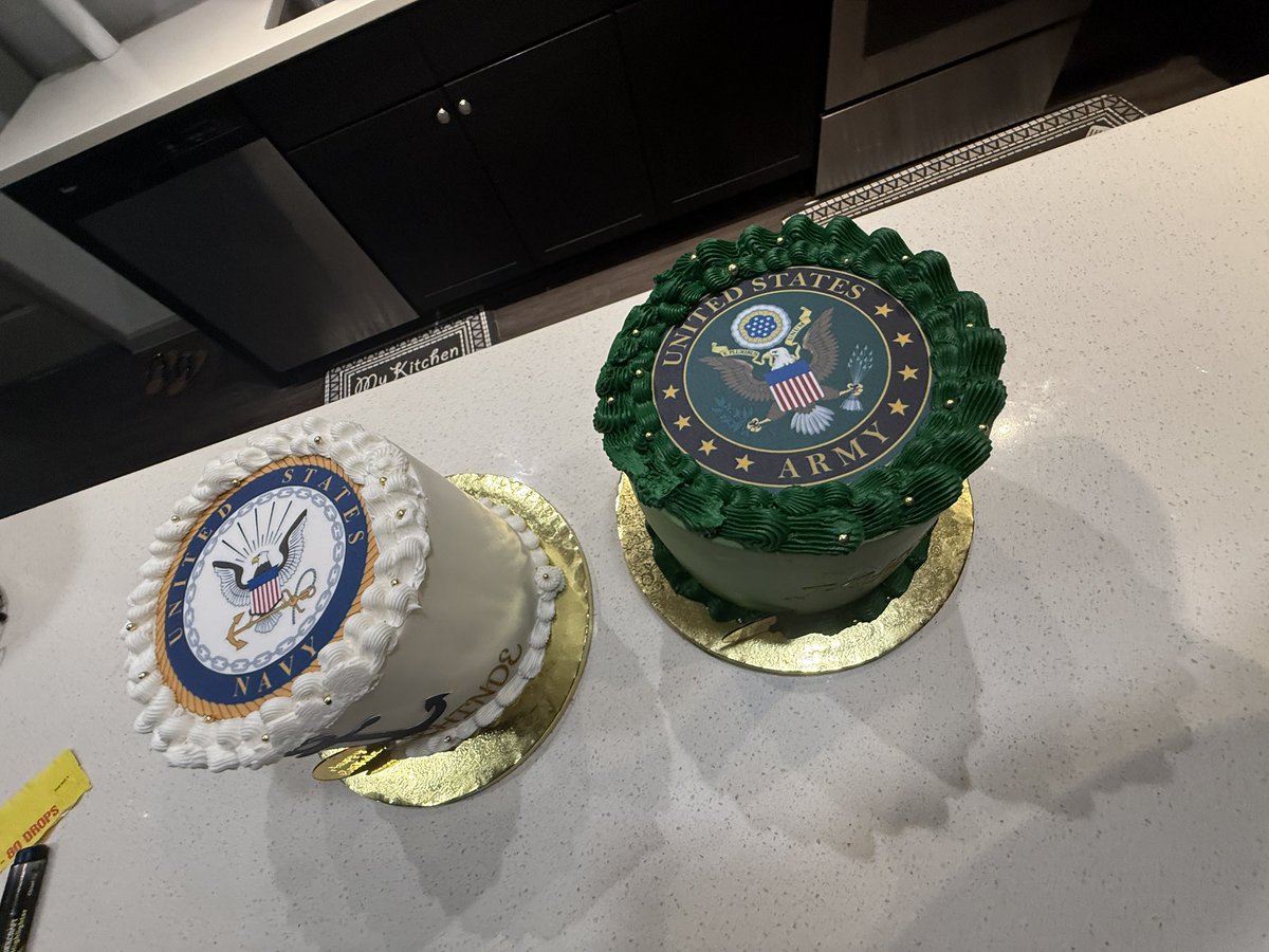 Taye Omisakin, US Army.  
Kehinde Omisakin, US Navy.

Born 4th of July 🇺🇸. 
Thank you for your service.