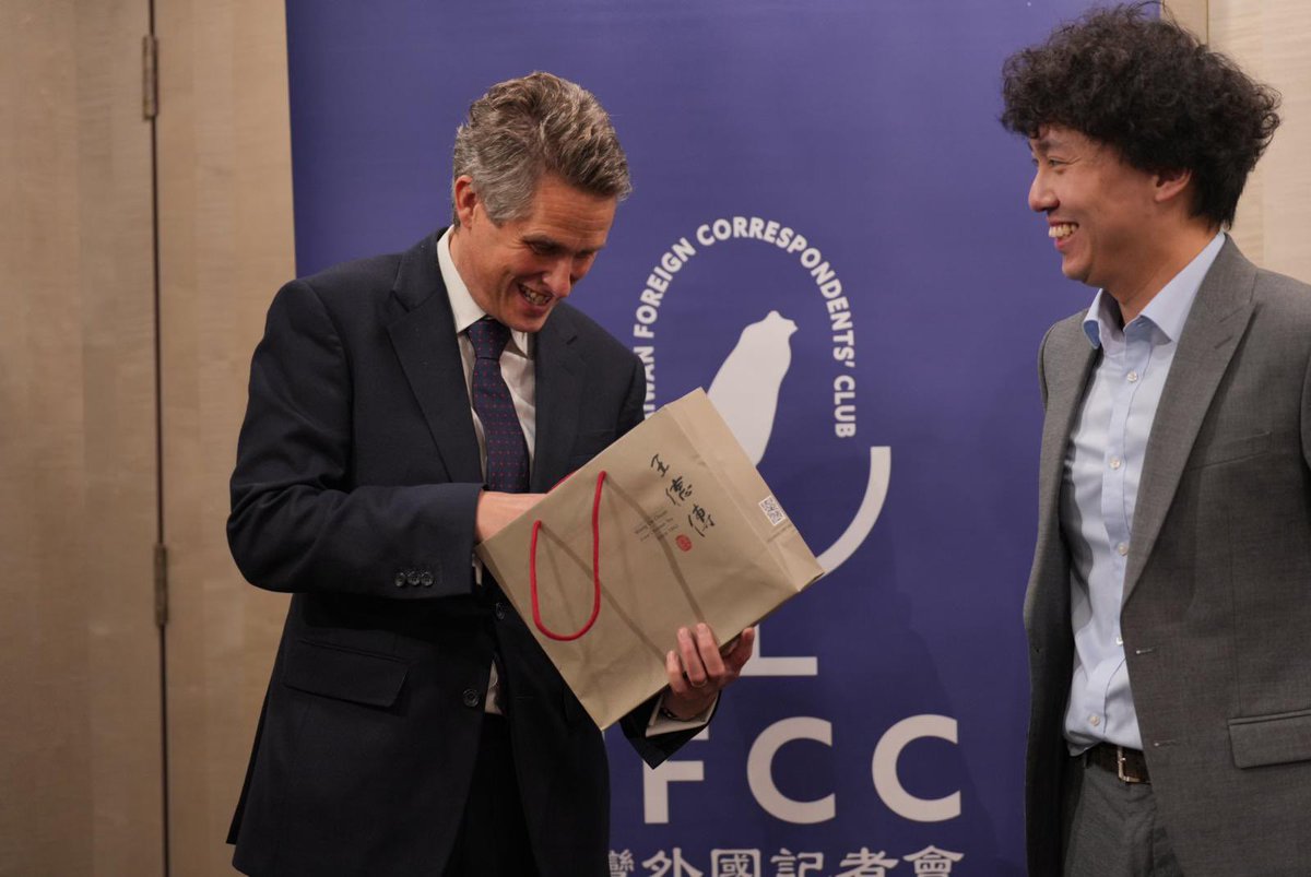 TaiwanFCC's tweet image. The Taiwan Foreign Correspondents’ Club hosted Conservative MP, former cabinet member and defence secretary Sir Gavin Williamson @GavinWilliamson for a talk yesterday. Sir Gavin, who’s on a trip in Taipei, engaged in a wide-ranging discussion with members. Photos: @Mik_G_Taiwan