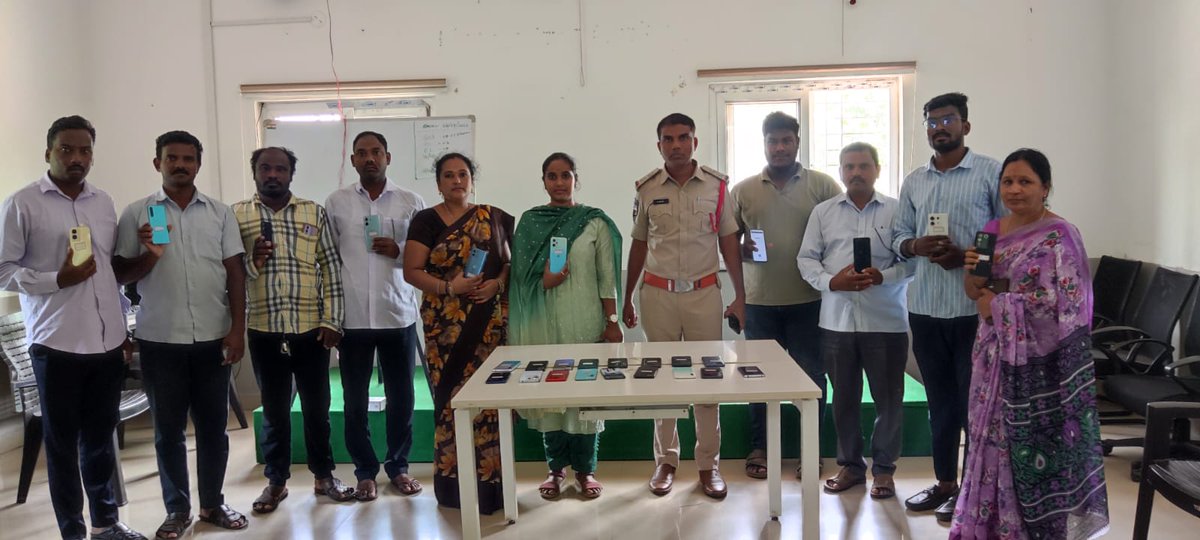 Adibatla Police Station (@adibatlaps) on Twitter photo Traced mobile phones through CEIR portal and handed over to rightfull owners
<a href="/RachakondaCop/">Rachakonda Police</a>
<a href="/TelanganaDGP/">DGP TELANGANA POLICE</a> Traced mobile phones through CEIR portal and handed over to rightfull owners
<a href="/RachakondaCop/">Rachakonda Police</a>
<a href="/TelanganaDGP/">DGP TELANGANA POLICE</a>