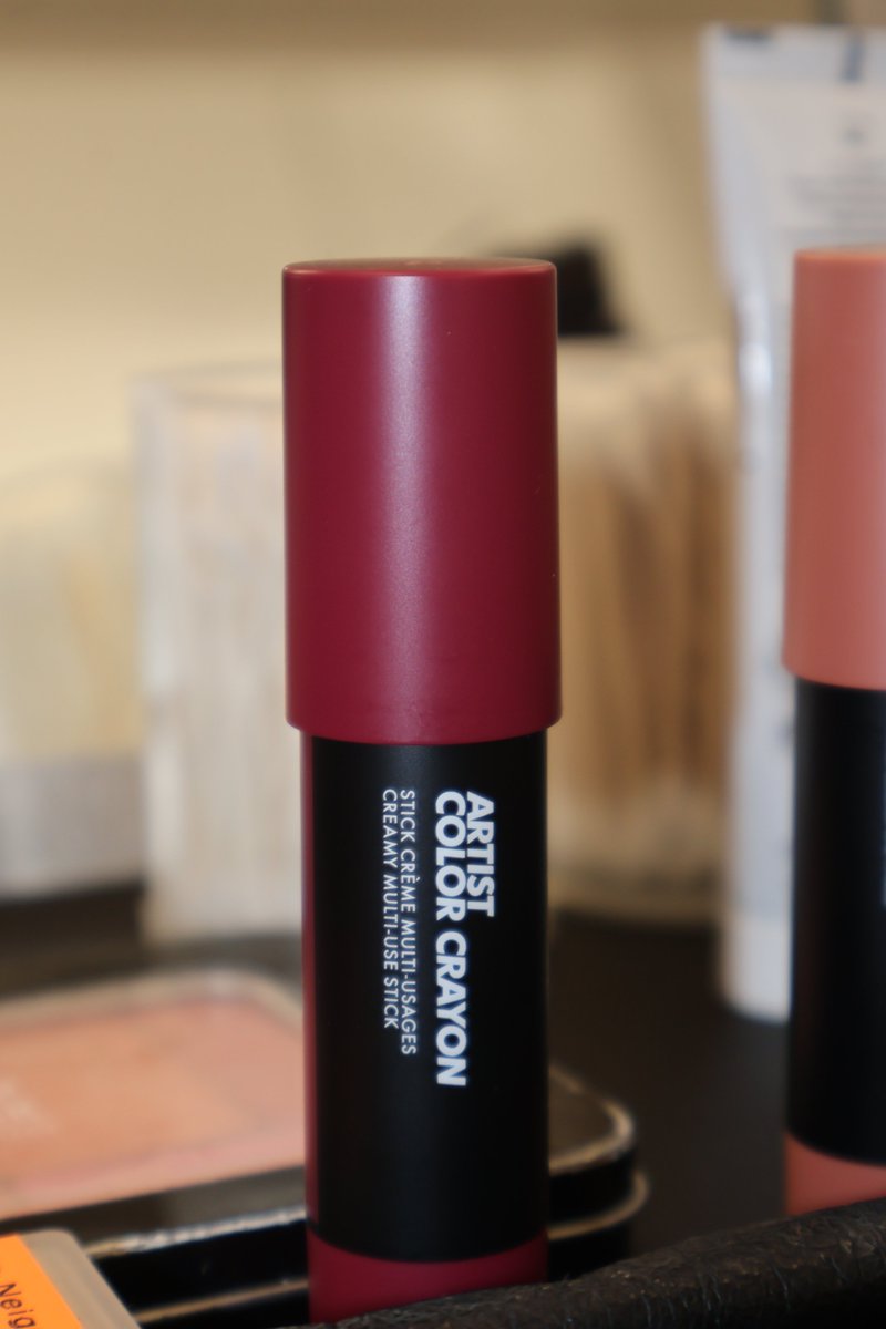 #HotFromTheRunway Backstage at AMI Paris SS26 with lead MUA Adrien Pinault.

#PFW #MAKEUPFOREVER