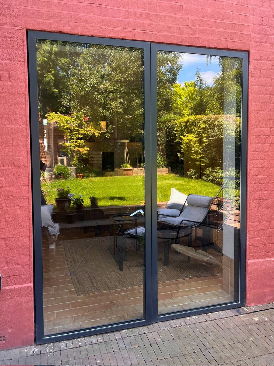 yordltd's tweet image. Crafted in bold anthracite grey, these casement doors feature a seamless fixed sidelight and no external handle. The result is an ultra-streamlined look that perfectly complements the vibrant exterior. 🖤🚪#casementdoors #slimlinedoors #patiodoors #doorgoals #openupyourspace