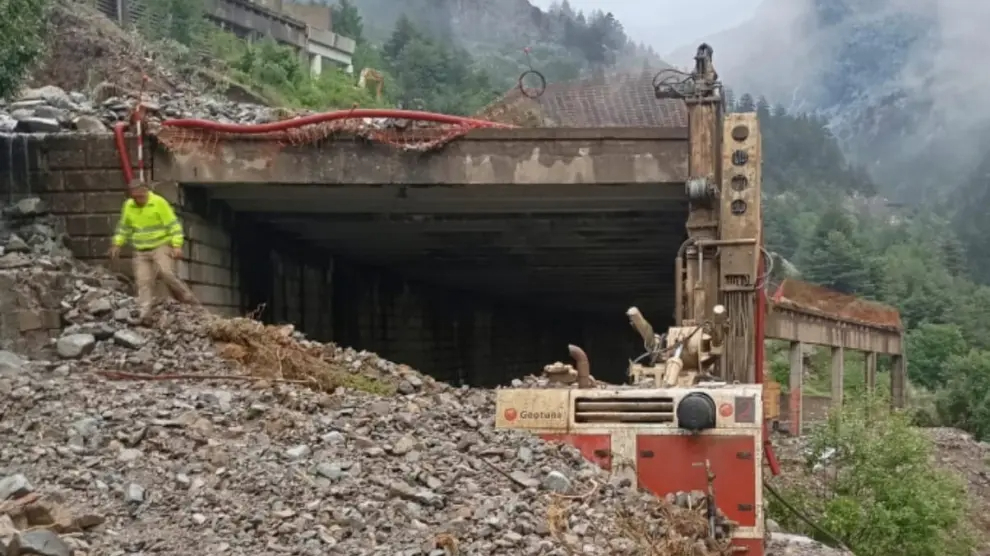 🚧 ¡Atención!
La carretera A-2606, que conecta Panticosa con el Balneario de Panticosa, permanecerá cerrada hoy viernes por desprendimientos.

📢 Seguiremos informando.
f.mtr.cool/soepluryrj