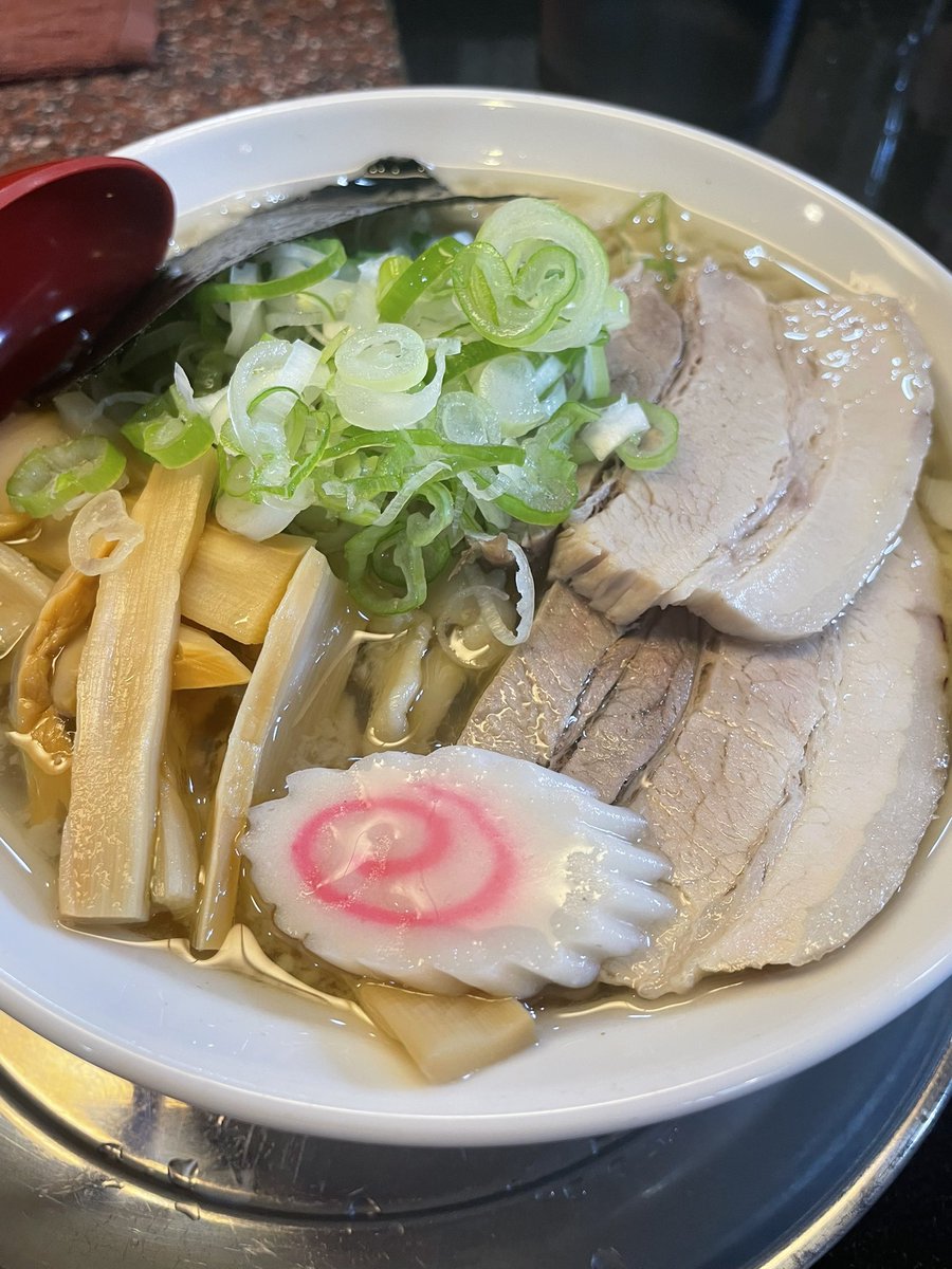 2masami27's tweet photo. 麺屋 てる'ZU
塩ラーメン
自家製麺の太麺でもちもちしてて美味しかった☺️
チャーシューも分厚くて食べ応えあり！

モツ煮も置いてあるお店でめちゃくちゃ美味しそうだった✨

#ラーメン好きな人と繋がりたい 
#麺活
#藤が丘
#黒ウーロン必須 https://t.co/8NeeIL359m