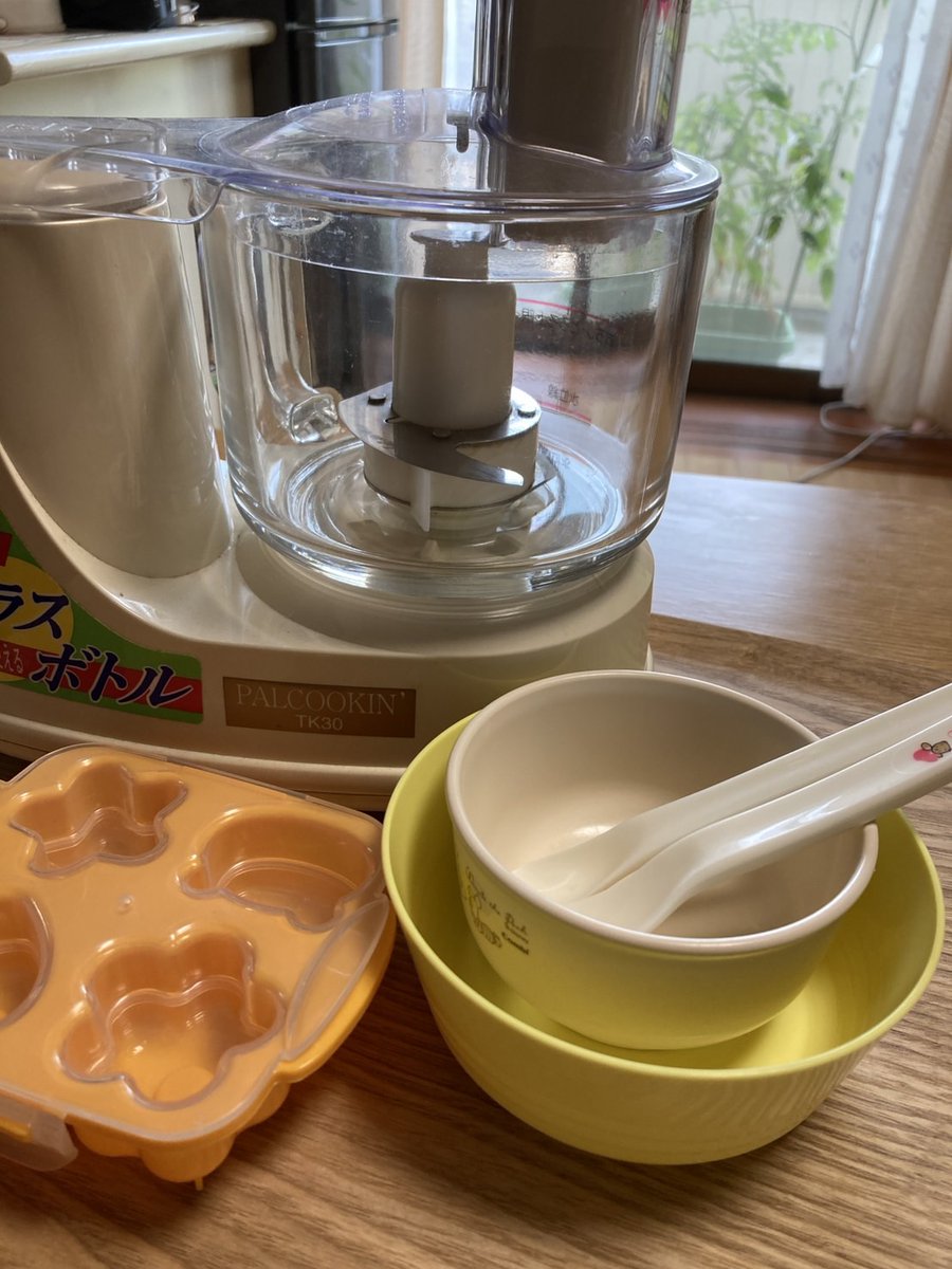 miraihouse_kmmt's tweet image. みらいはうす熊本では、離乳食を進めていくサポートもしています。
まずはスプーンに慣れるところから。麦茶や白湯などをスプーンでちょっとずつ練習。慣れてきたら今度はおもゆや10倍粥からスタート。赤ちゃんの様子を見ながら徐々に食材を追加していきます。
食べてくれるかな?!😋