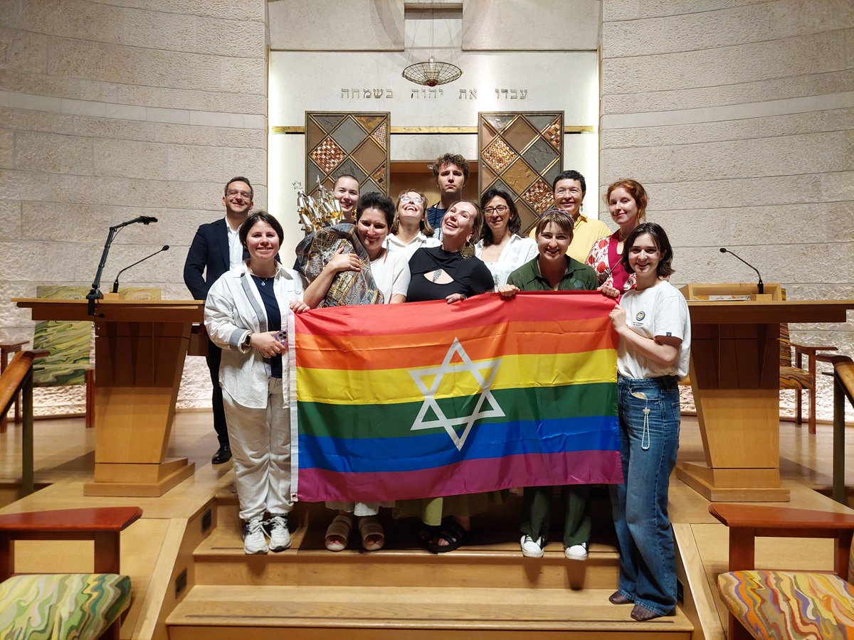 LiberalJudaism's tweet image. It has become a much-loved tradition at The Liberal Jewish Synagogue to mark LGBTQI+ Pride with a joyful Erev Shabbat service.
This year, they hosted a combined LGBTQI+ and D/deaf Pride service, using British Sign Language interpretation.
Full story: liberaljudaism.org/2025/07/lgbtqi…