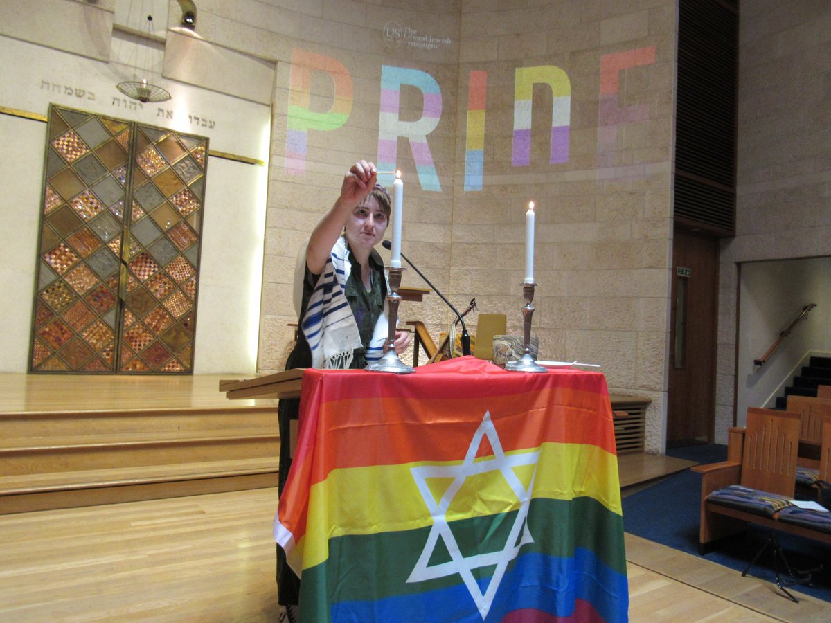 LiberalJudaism's tweet image. It has become a much-loved tradition at The Liberal Jewish Synagogue to mark LGBTQI+ Pride with a joyful Erev Shabbat service.
This year, they hosted a combined LGBTQI+ and D/deaf Pride service, using British Sign Language interpretation.
Full story: liberaljudaism.org/2025/07/lgbtqi…