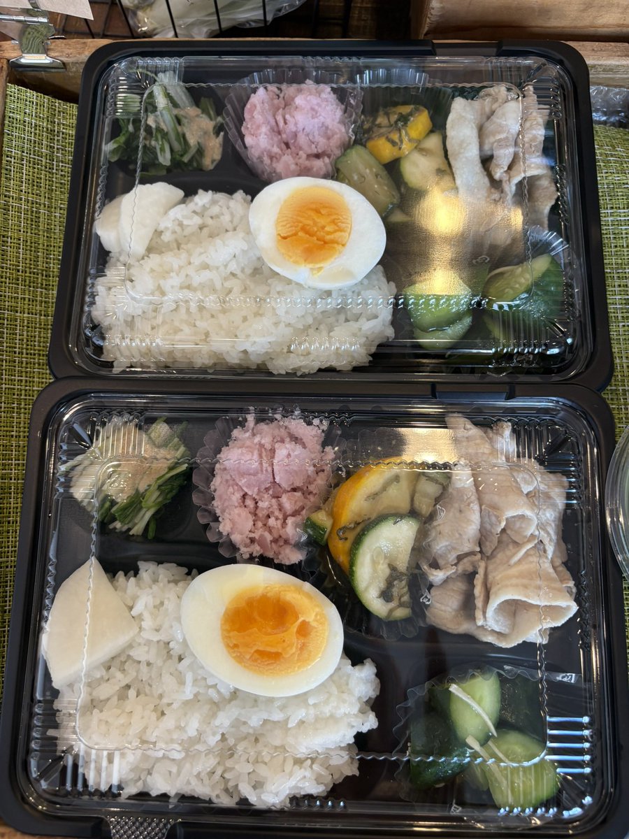 yorikoT2's tweet photo. #沼津上土商店街 で見つけた美味しいもの
こだわり野菜屋 #REFS
店頭でみつけた #四葉きゅうり🥒 からし漬けにする
珍しく残ってたお弁当(いつも売り切れる)
新しいお店 #NewsStand の #ほうじ茶パフェ
ソフトクリームは #武井牛乳 さんの👍
内科受診問題無く済んでホッとしてオヤツ https://t.co/uH4Ok4tQxC