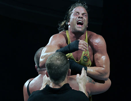 19 years ago 
ECW
Big Show <a href="/PaulWight/">Paul Wight</a> vs RVD <a href="/TherealRVD/">Rob Van Dam</a>  
Ref <a href="/themikeposey/">Mike Posey/PDOG</a> 
7-4-06