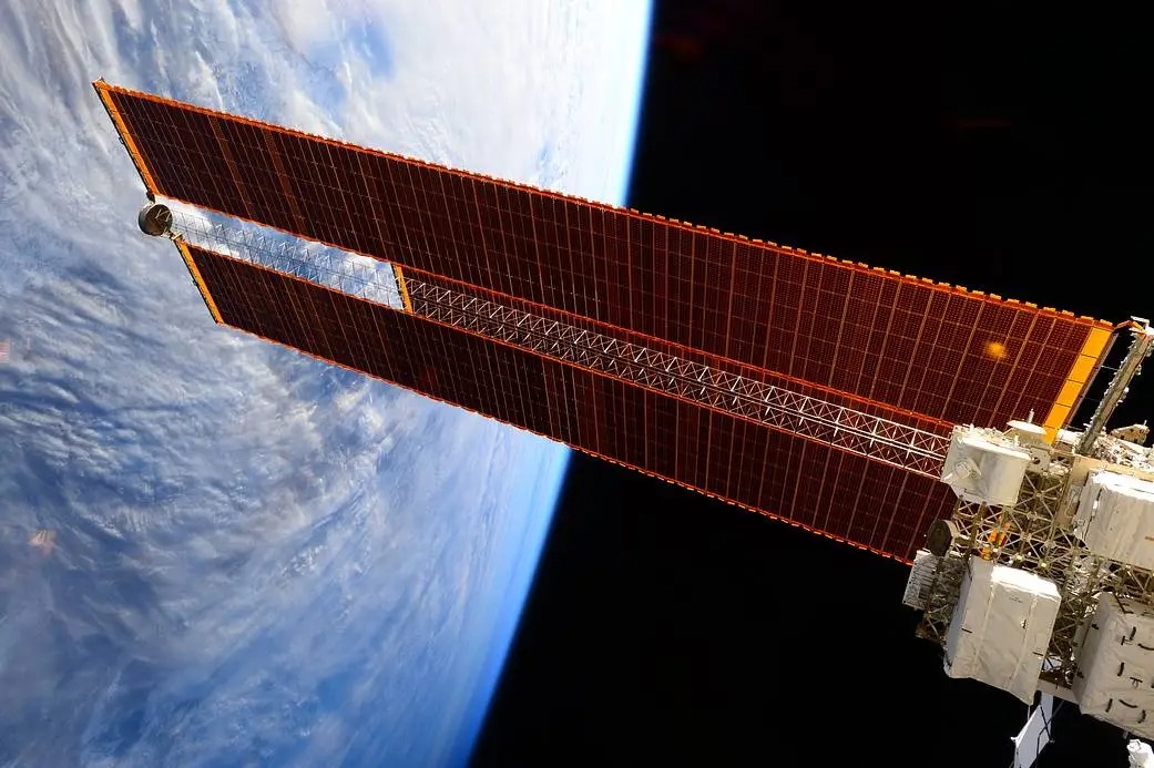 NpsSolution's tweet photo. Fact Friday: The International Space Station's solar panels generate over 120 kilowatts daily. That's enough to power 40 homes! ☀️ If it’s good enough for astronauts, it’s good enough for your roof. 📩 DM us to talk solar. #SolarFacts #DidYouKnow #SolarPower #NextPowerSolution https://t.co/wbcl2y1UQs