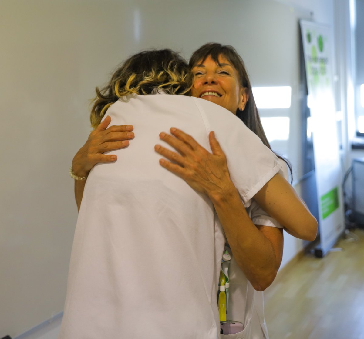 👏 La #OCATT ha reconegut Chelo Villanueva, supervisora infermera de l'UCI, pels seus anys de dedicació als trasplantaments

🙌 Professional, valorada, respectada, humana, compromesa... van ser alguns adjectius emprats per definir-la

🤲 "Guardo el record d'haver ajudat la gent"