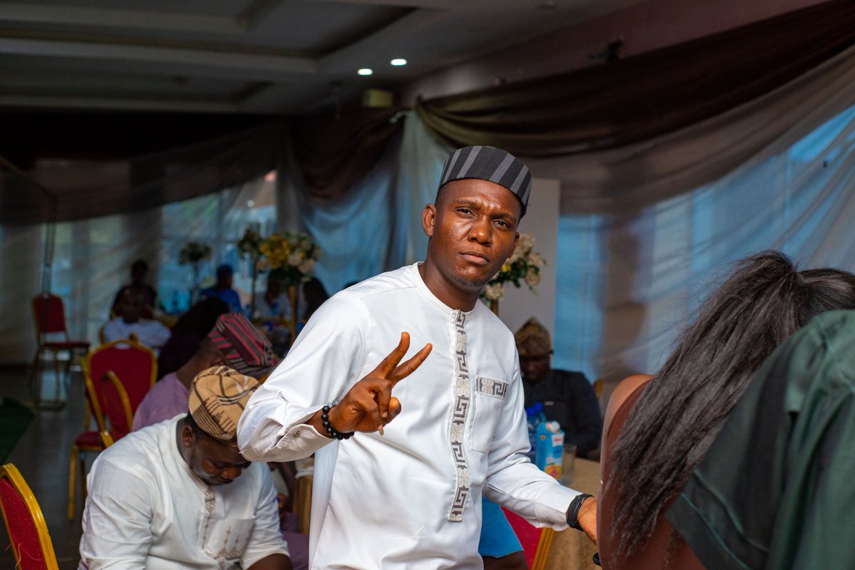 Nocode_genius's tweet image. Help me burst my balloons!!!..  Yeah... It&apos;s 365 days around the sun again and I am super grateful for life!🎊🎊🎂