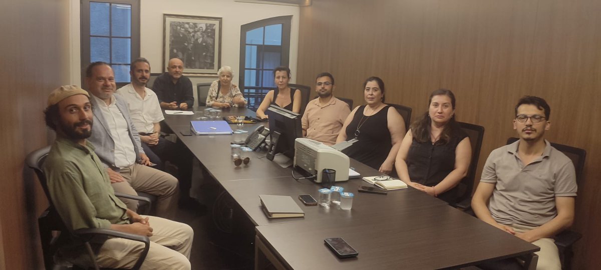 Göçmen ve Mülteciler Komisyonumuz, Vekilimiz ve komisyon üyemiz Burcugül Çubuk, Eş Sözcü Murad Mıhçı ve oluşan komisyon üyelerinden bir heyetle İstanbul Barosu Göç ve Mülteci Komisyon yönetimini ziyaret etti.
