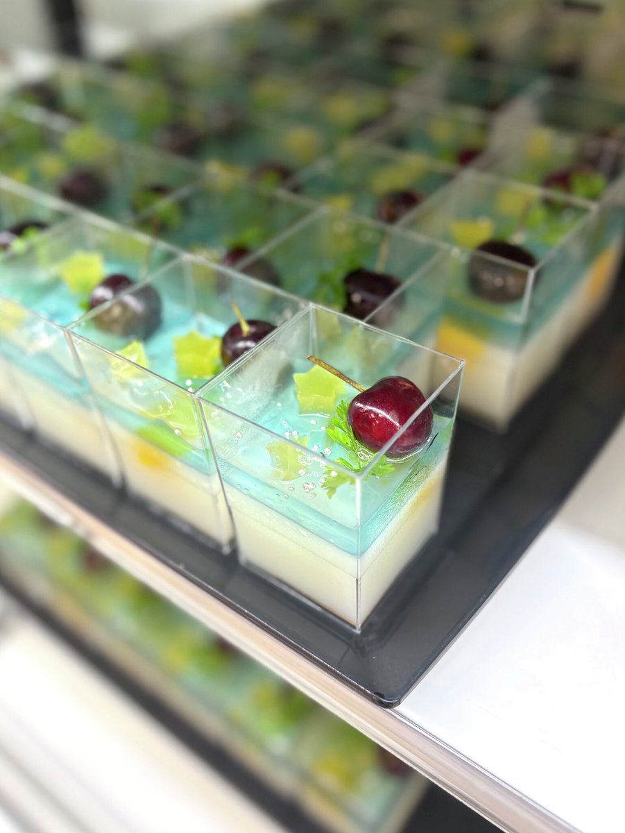 みなさん、おつかれさまです～☺️

来週7月7日は #七夕 🎋
ひと足早く、きょうの社食では「七夕ゼリー」が登場していました！
見た目も涼しげで、午後のリフレッシュにぴったりでした🌿

今週もありがとうございました⭐️