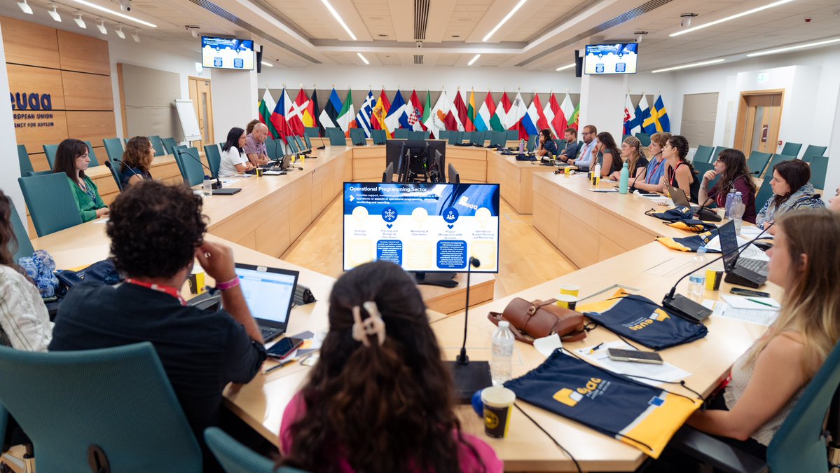 EUAsylumAgency's tweet image. Understanding how the EUAA works on the ground offers key insights into EU asylum support.
During their visit to Malta ๐ฒ๐น, @EUHomeAffairs Blue Book trainees learned and discussed how the Agency assists Member States, from deployments and training to reception and data analysis.