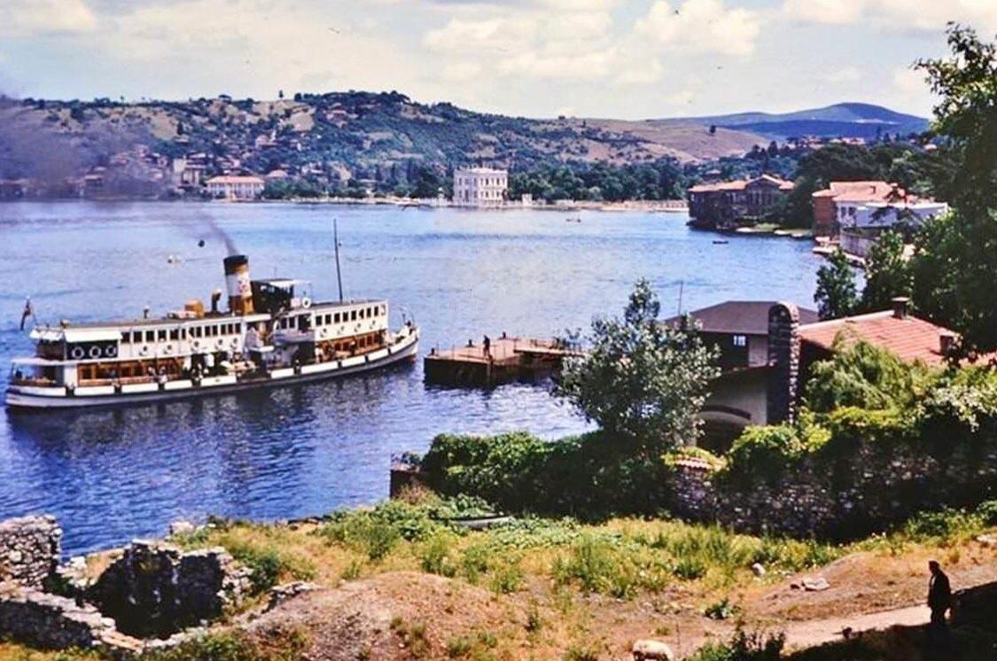 İşte bizim mahalle... Kandilli.
Arka taraf Küçüksu, Anadolu Hisarı
Dağlar taşlar yemyeşil, deniz pırıl pırıl!
Şimdi oralarda olmak vardı !