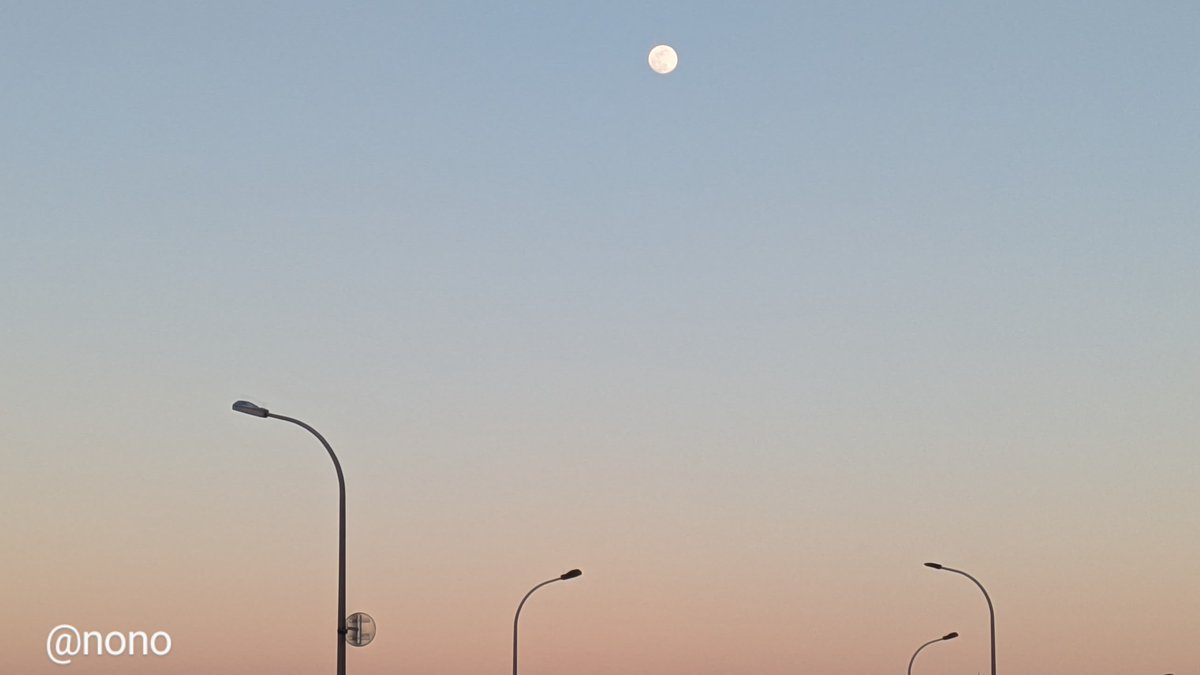 NonoKongo01's tweet photo. https://t.co/8m8hRV7UlM
#日本の風景 #夕日 
#月のある風景 
#写真好きな人と繋がりたい 
#空の写真 #夕焼け空
#日本の絶景
#CoucherDeSoleil #Lune et soleil
#PhotoDuJour #SunsetLovers
#MoonAndSunset
#JapanPhotography
#TravelJapan
#NatureLovers https://t.co/wQB7m0rLZj
