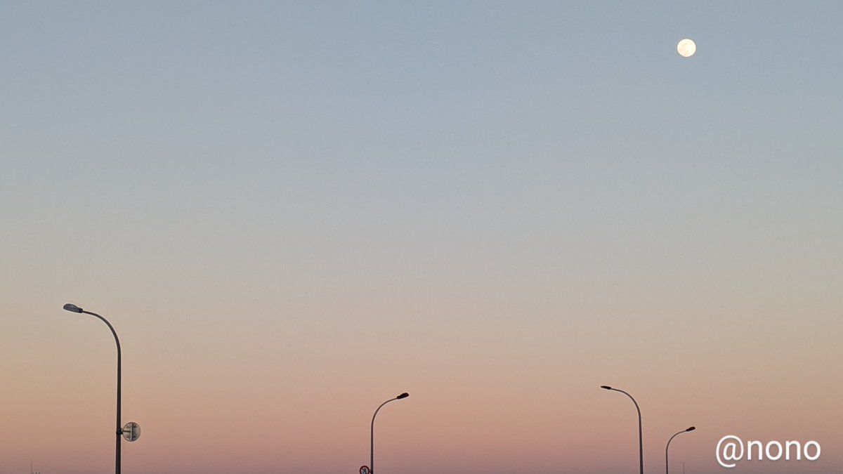 creator-en.pixtastock.com/@prof2704436
#日本の風景 #夕日 
#月のある風景 
#写真好きな人と繋がりたい 
#空の写真 #夕焼け空
#日本の絶景
#CoucherDeSoleil #Lune et soleil
#PhotoDuJour #SunsetLovers
#MoonAndSunset
#JapanPhotography
#TravelJapan
#NatureLovers