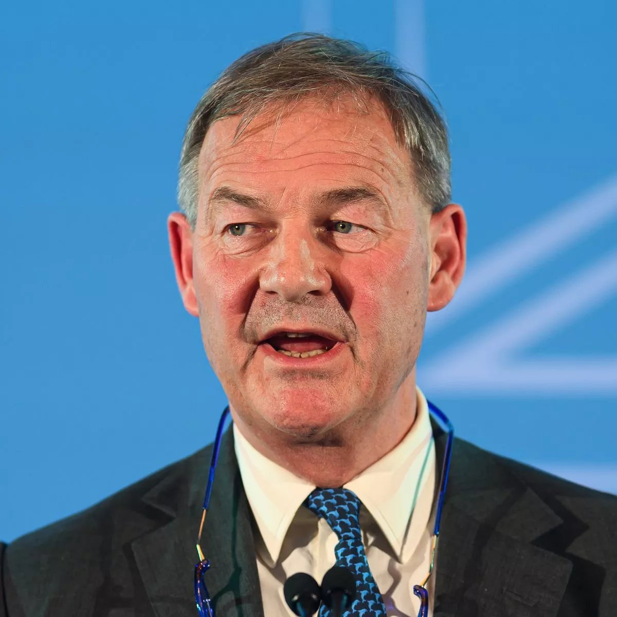 BasilTheGreat's tweet photo. 🚨RUPERT LOWE REFUSES TO BACK DOWN AFTER FARAGE ATTACK

- Nigel Farage called Rupert Lowe a 'Nutter' for his stance on illegal migration

- Lowe responded saying 'I support the mass deportation of every single illegal migrant in the country.'

Who has your support? https://t.co/qOZBsD0uoW