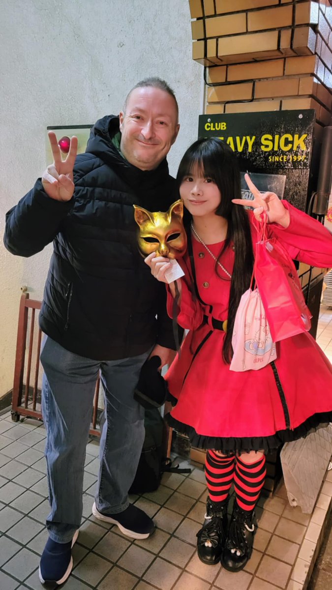 MasieroMarcello's tweet image. Very happy she liked the gift, the mask suited her perferctly 😊

And sorry my usual dumb face but the dream to meet her finally came true 😂

#japan #mask #venetianmask #alternativeidol #japaneseartist #japanesemusic