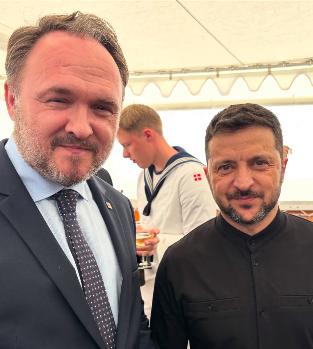 Dan Jørgensen (@danjoergensen) on Twitter photo Great to have <a href="/ZelenskyyUa/">Volodymyr Zelenskyy / Володимир Зеленський</a> with us in 🇩🇰
The EU will stand with Ukraine for as long as it takes. Ukraine’s future is at the heart of the European Union. 🇪🇺 🇺🇦 Great to have <a href="/ZelenskyyUa/">Volodymyr Zelenskyy / Володимир Зеленський</a> with us in 🇩🇰
The EU will stand with Ukraine for as long as it takes. Ukraine’s future is at the heart of the European Union. 🇪🇺 🇺🇦