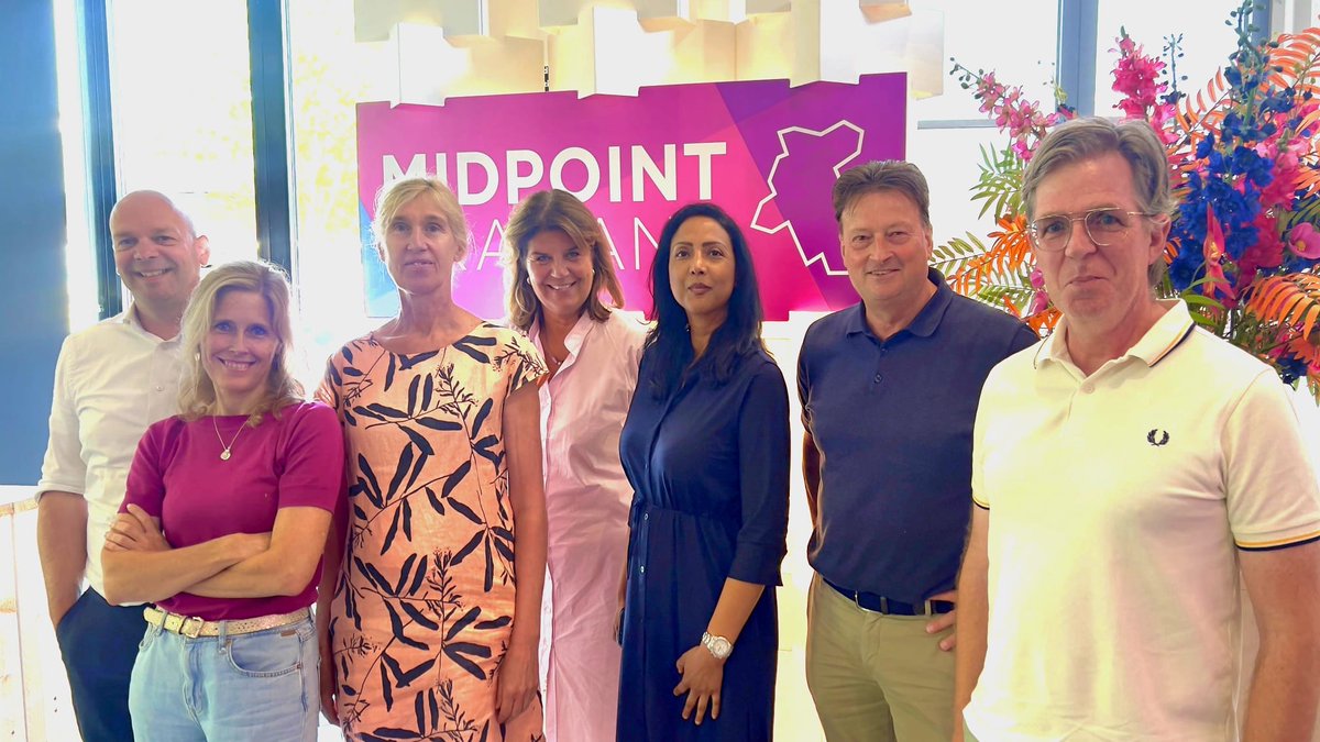 Midpoint Brabant (@midpointbrabant) on Twitter photo ๐๐๐ญ ๐ค๐ฎ๐ง๐ง๐๐ง <a href="/Brainport_ehv/">BRAINPORT EHV</a>&๐๐ข๐๐ฉ๐จ๐ข๐ง๐ญ ๐๐ซ๐๐๐๐ง๐ญ ๐ฏ๐๐ง ๐๐ฅ๐ค๐๐๐ซ ๐ฅ๐๐ซ๐๐ง? Dit werd beantwoord tijdens een bezoek van projectteam Regio Deal. Samen bekeken we de #RegioDeals Vanuit het idee โhigh tech, high touchโ bespraken we de toekomst ๐๐๐ญ ๐ค๐ฎ๐ง๐ง๐๐ง <a href="/Brainport_ehv/">BRAINPORT EHV</a>&๐๐ข๐๐ฉ๐จ๐ข๐ง๐ญ ๐๐ซ๐๐๐๐ง๐ญ ๐ฏ๐๐ง ๐๐ฅ๐ค๐๐๐ซ ๐ฅ๐๐ซ๐๐ง? Dit werd beantwoord tijdens een bezoek van projectteam Regio Deal. Samen bekeken we de #RegioDeals Vanuit het idee โhigh tech, high touchโ bespraken we de toekomst