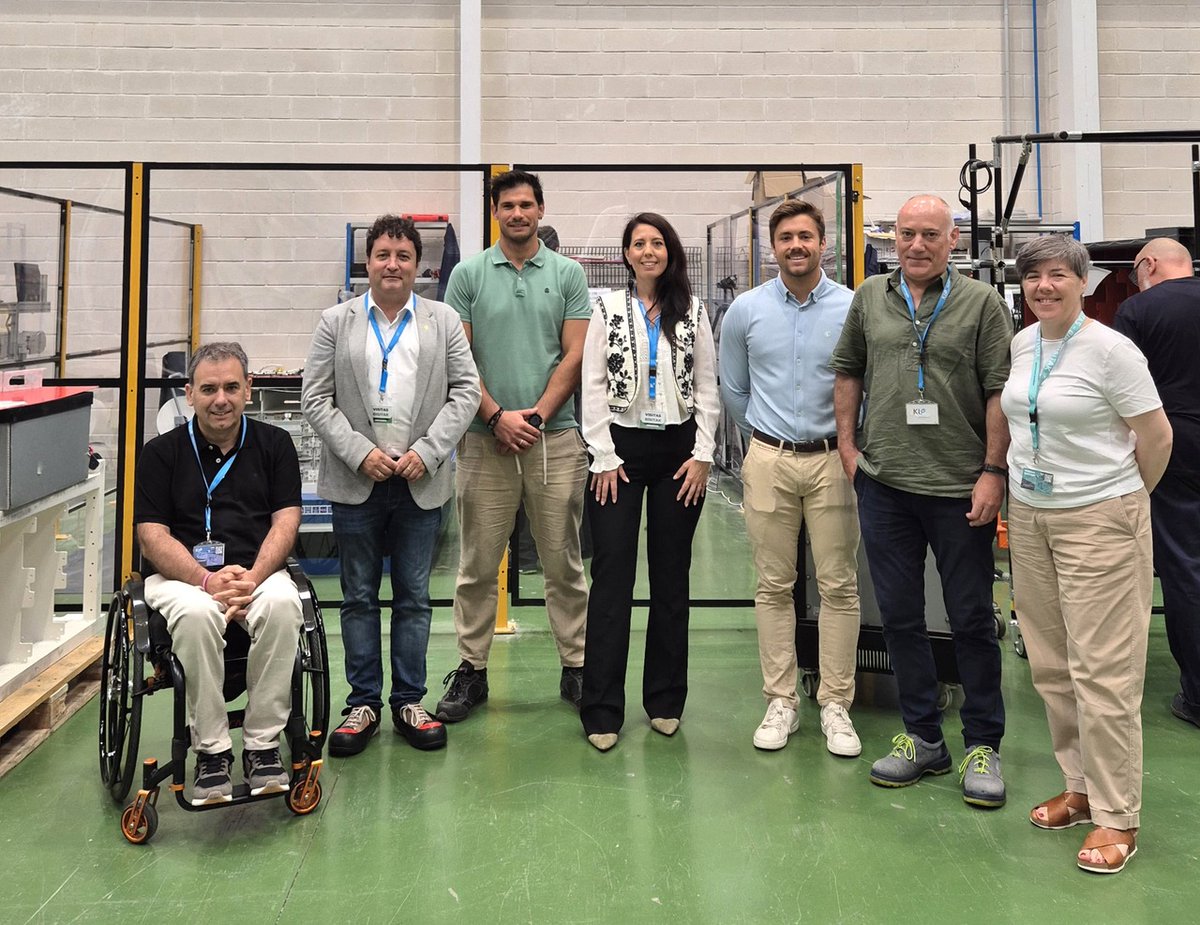 La diputada de Movilidad, Turismo y Ordenación del Territorio, Azahara Domínguez, visita la planta de KL katealegaia de Zarautz.

➕ Noticia: gip.eus/z95ch

#ZUREtzatGipuzkoa