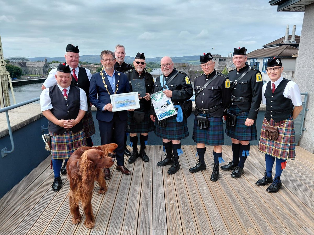 Mayor of Limerick (@mayor_limerick) on Twitter photo Ahead of their performance <a href="/stmaryslimerick/">Saint Mary's Cathedral, Limerick</a> last night, the Mayor welcomed the Middletown Pipe Band from Connecticut, USA to Limerick.
The band then performed with the City of Limerick Pipe Band after 🎵🎺 #Limerick #LimerickEdgeEmbrace Ahead of their performance <a href="/stmaryslimerick/">Saint Mary's Cathedral, Limerick</a> last night, the Mayor welcomed the Middletown Pipe Band from Connecticut, USA to Limerick.
The band then performed with the City of Limerick Pipe Band after 🎵🎺 #Limerick #LimerickEdgeEmbrace
