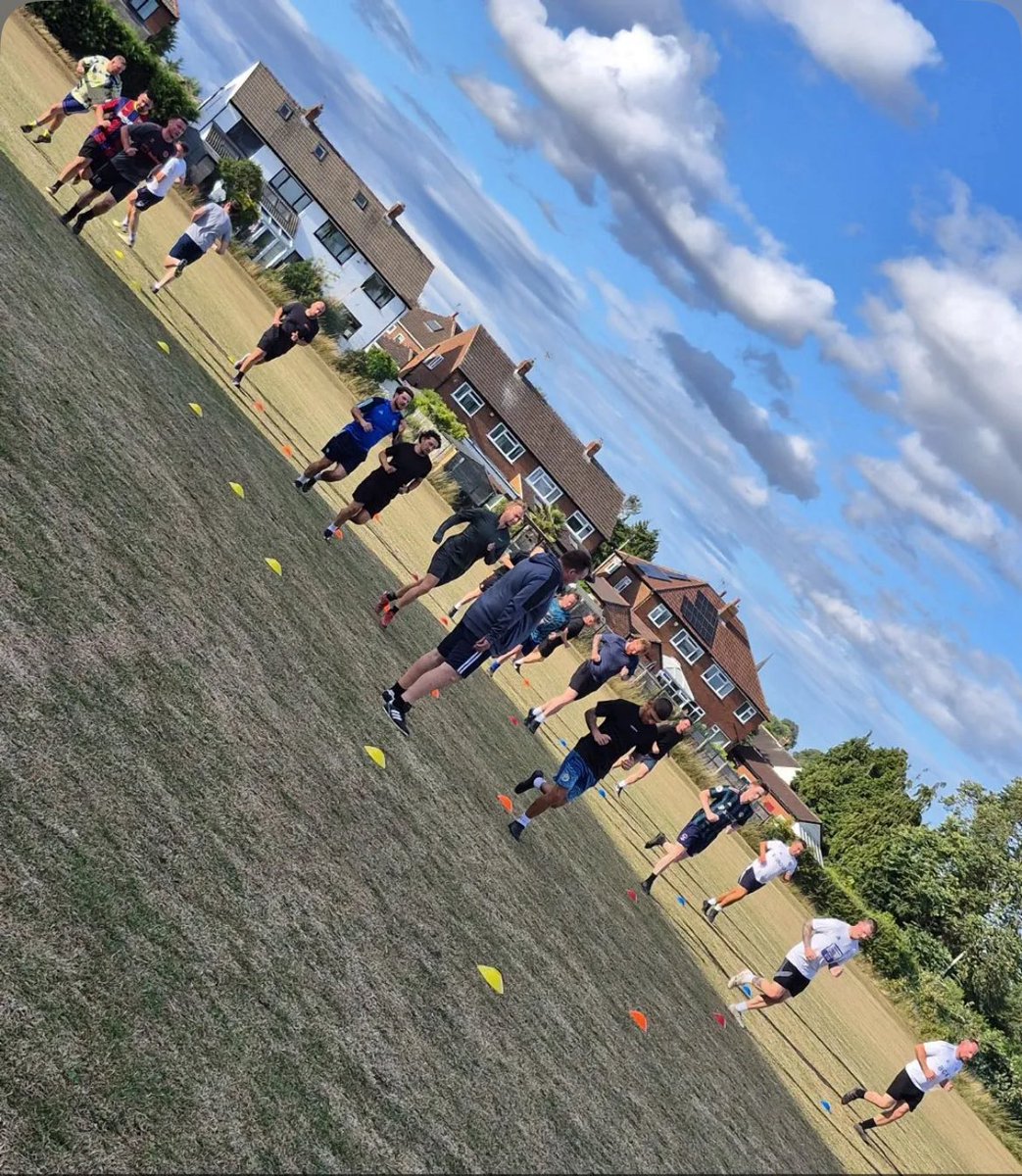 GarforthWorkies's tweet photo. Class first ever training session with a turn out of 20+. Great commitment and attitude from everyone there. 
Feel free to come down next week or get in touch if you fancy coming down, everyone welcome👍🏼 #garforth #sundayleague https://t.co/LJFnw4Au6q