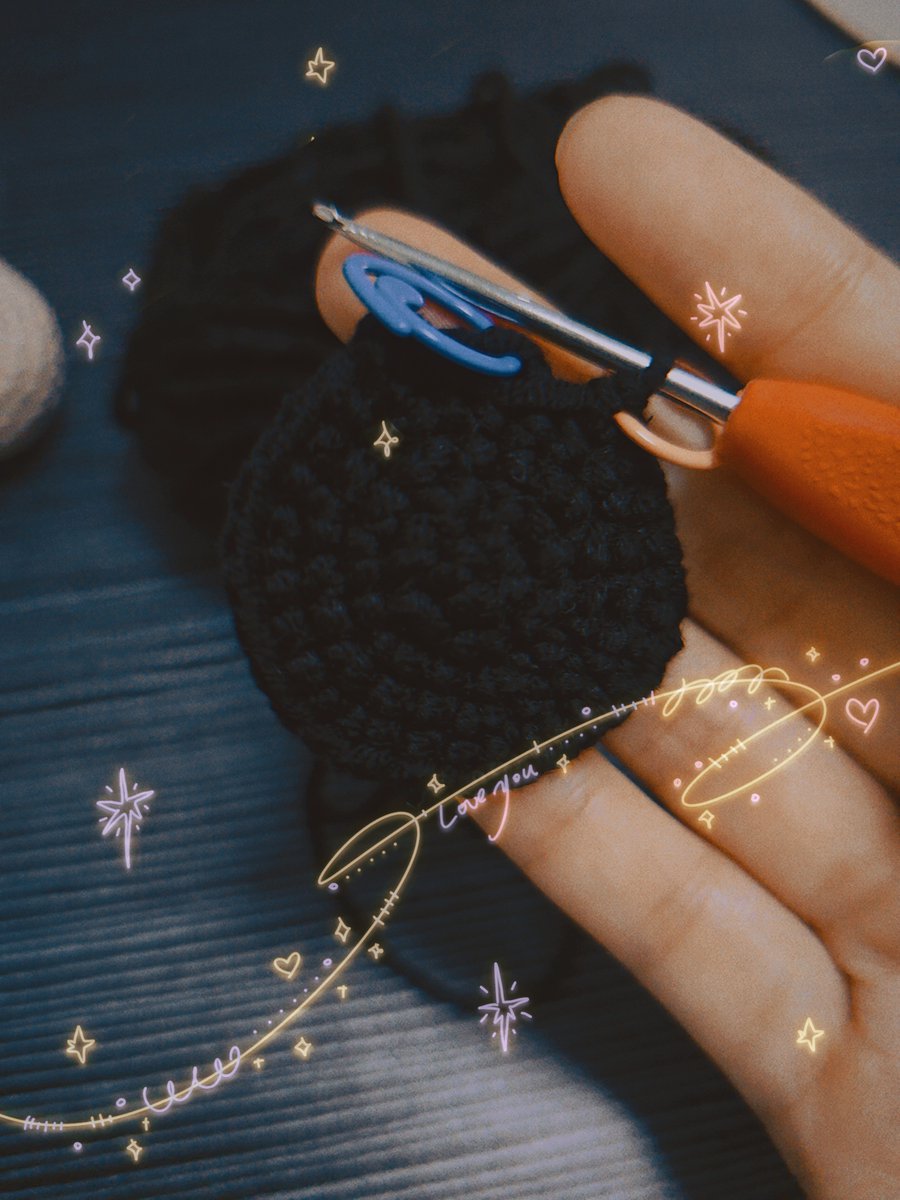 Irene_Lin0420's tweet photo. Working on the hair today 🧶✨
This part takes the most patience!
What’s your favorite step in your craft? 💛
#WIP  #handmade  #CrochetArt https://t.co/hu8g6Z4Rll