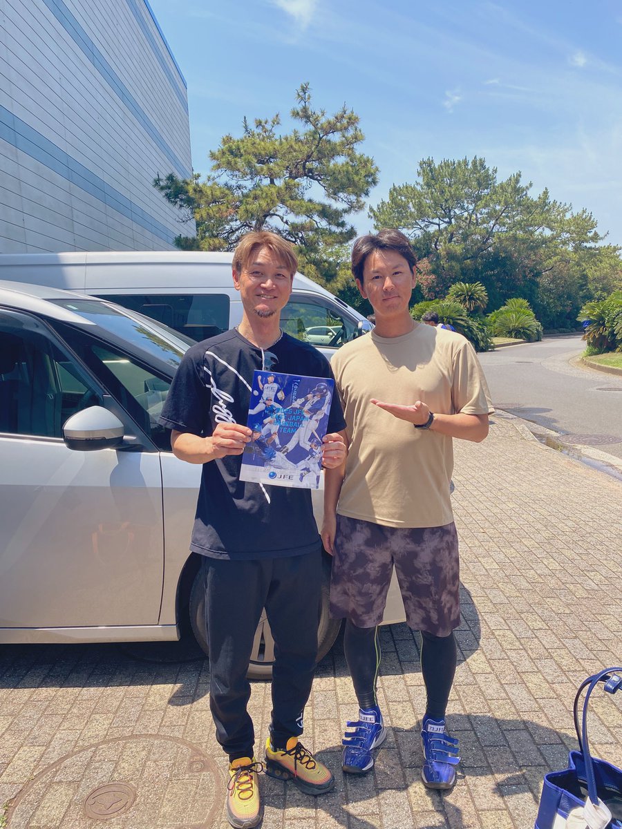 JFE_L_bay's tweet image. 今日は守備臨時コーチでベイスターズOBの大和から守備の技術指導をしてもらいました!
実際にお手本も見せてもらい選手たちは良い指導と刺激をもらいました🔥
大和コーチ、またお願いします🫡
#大和
#DeNA
#ベイスターズ
#JFE東日本