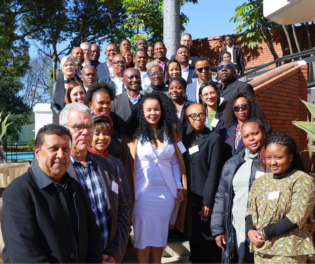 ukinsouthafrica's tweet image. We recently hosted the Broadband & Digital Skills Round Table, to share lessons & insights from the pilot phase.
Through the programme, 120 councillors & admins in Limpopo, North West & Eastern Cape have been trained to harness digital tools to improve service delivery.
🇬🇧🤝🇿🇦