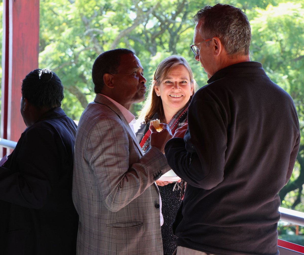 ukinsouthafrica's tweet image. We recently hosted the Broadband & Digital Skills Round Table, to share lessons & insights from the pilot phase.
Through the programme, 120 councillors & admins in Limpopo, North West & Eastern Cape have been trained to harness digital tools to improve service delivery.
🇬🇧🤝🇿🇦