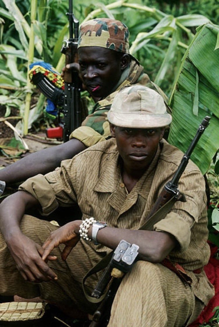 Dr. Dash (@dr_dash250) on Twitter photo Kwiga gupanga urugamba rwo mu mijyi kuri RPA byaje neza guhera muri 1993.
Tariki 28.12.1993 uyu wari umunsi udasanzwe. Abasirikare bari bafite ubushobozi navuga buhanitse cyane baratoranyijwe. Hari urugamba bari bagiyemo kandi rwasabaga byinshi (kurinda abayobozi babo) Kwiga gupanga urugamba rwo mu mijyi kuri RPA byaje neza guhera muri 1993.
Tariki 28.12.1993 uyu wari umunsi udasanzwe. Abasirikare bari bafite ubushobozi navuga buhanitse cyane baratoranyijwe. Hari urugamba bari bagiyemo kandi rwasabaga byinshi (kurinda abayobozi babo)