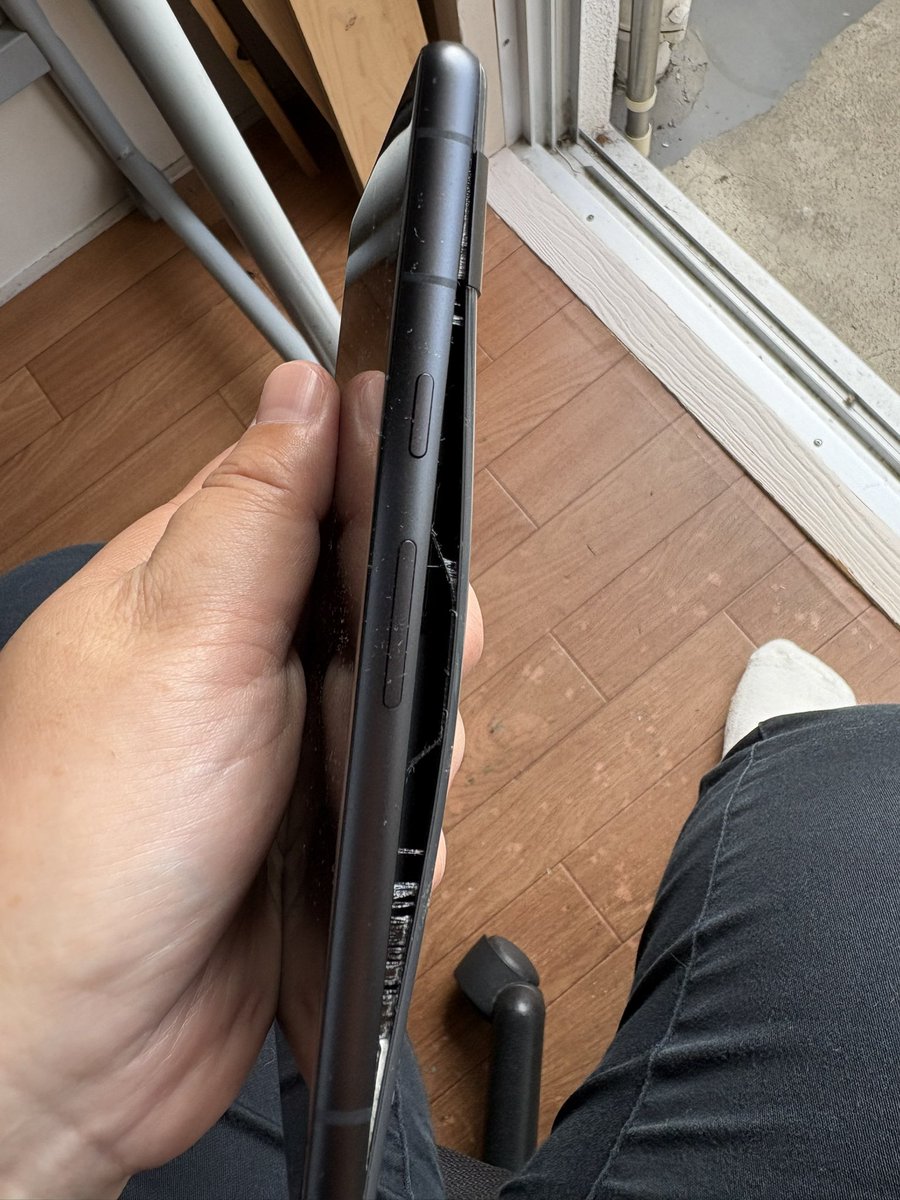 買って2年経ってないのに…
こんなもんなん？