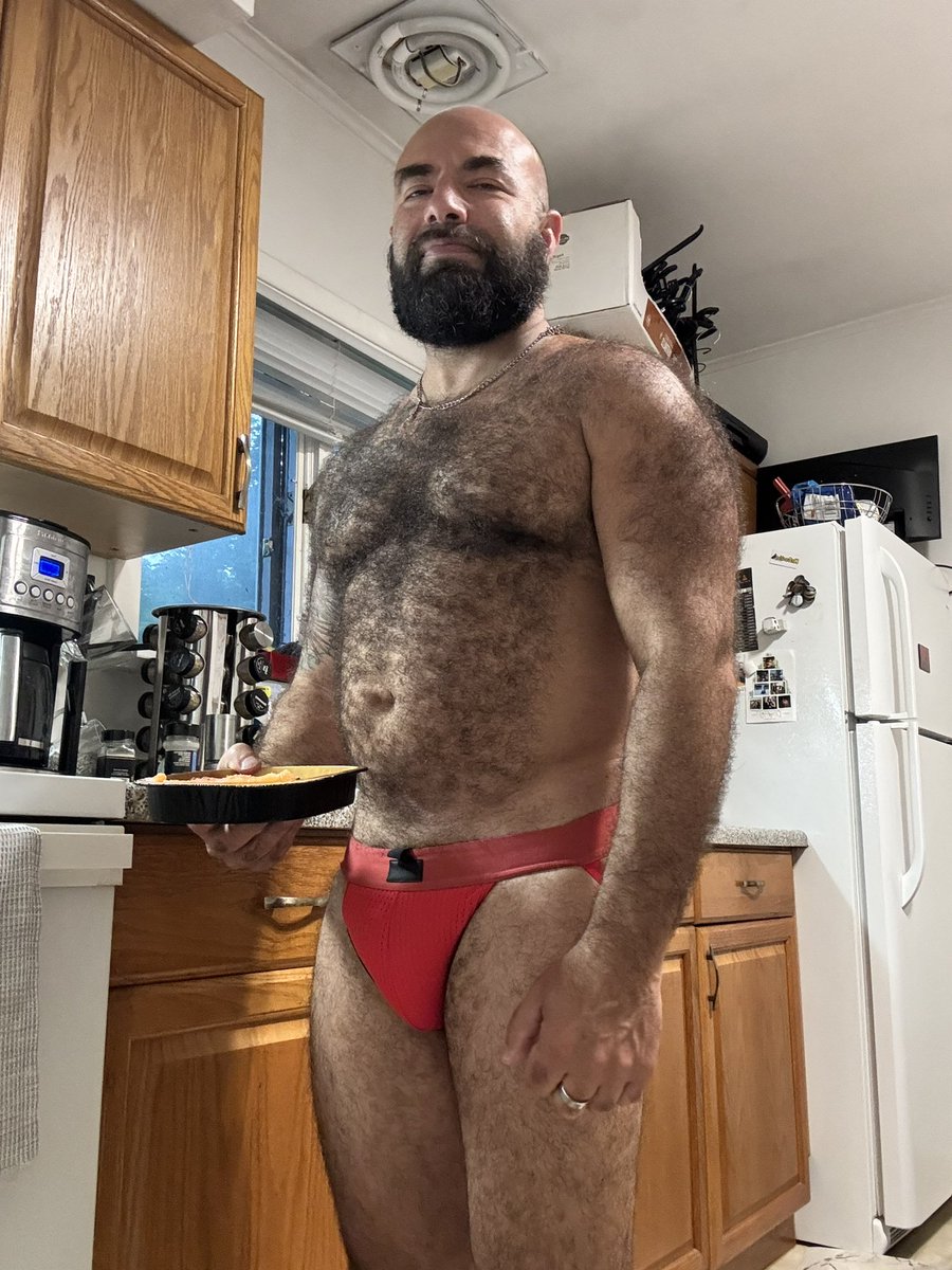 Who’s hungry… and ready to get served? 😉
#service #sub #raw  #beefcake #gaysex #gaymeat #bearbull #gaybears #hairyscruff #hairyisthebest #ThirstyThursdays #jocksniffing #servehim