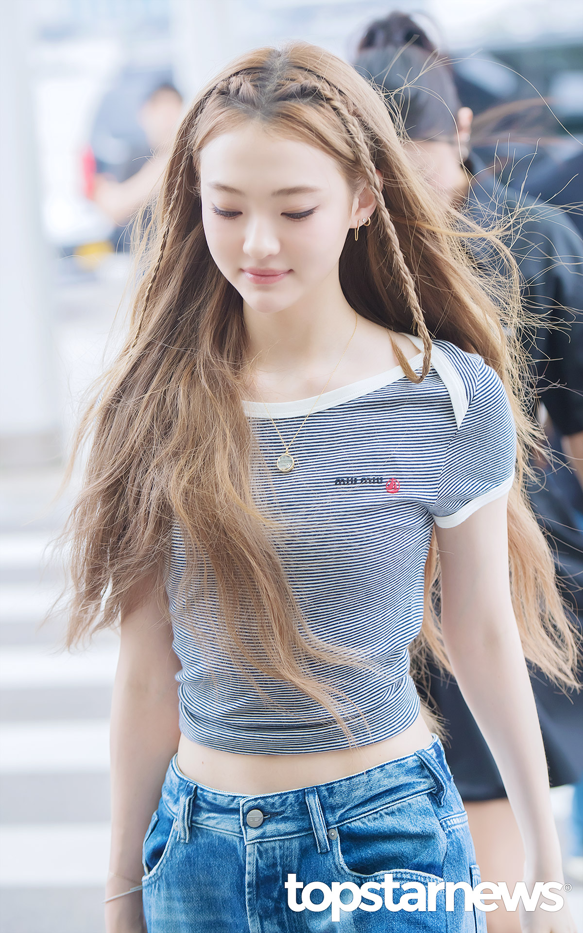 Gu_AaDtbwAAb5AH?format=jpg&name=large