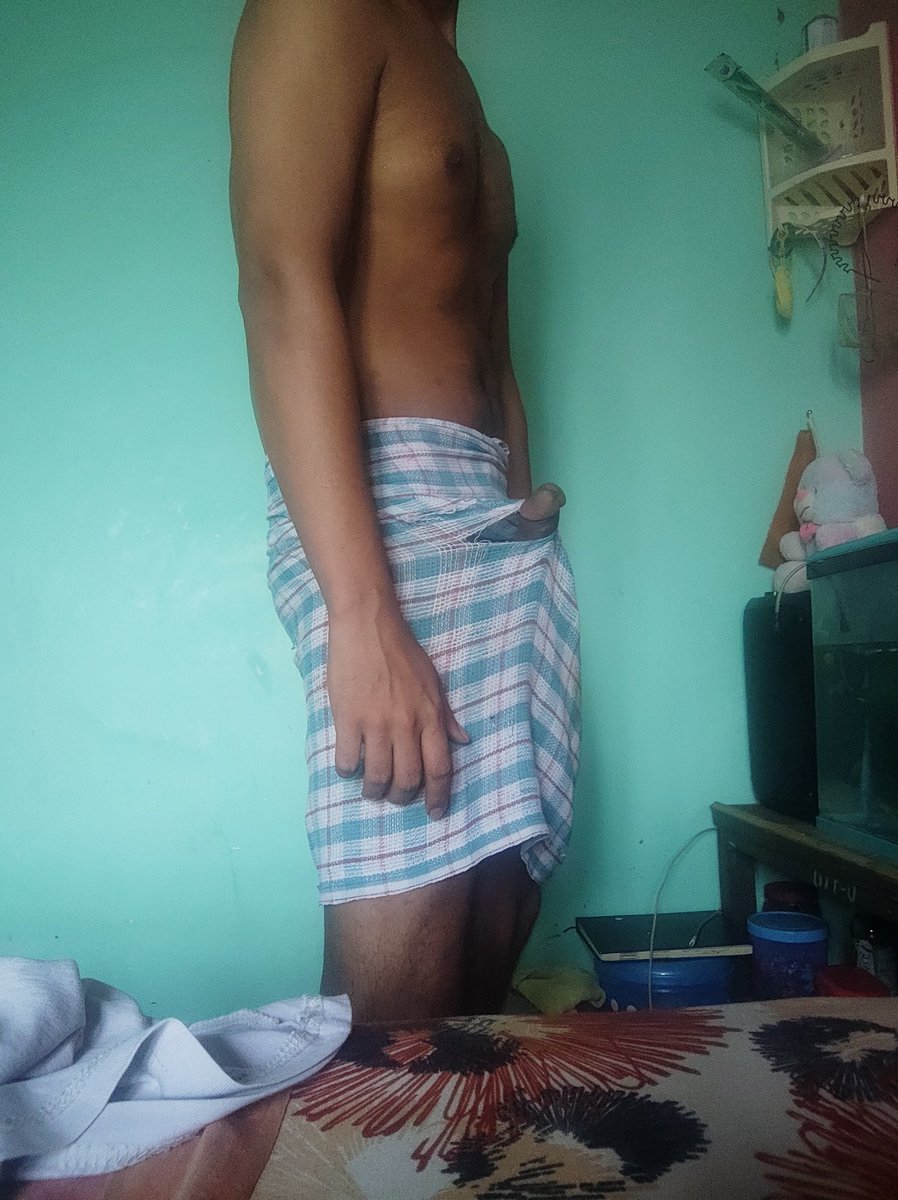 Towel fad kr bhar nikl gya saala lund