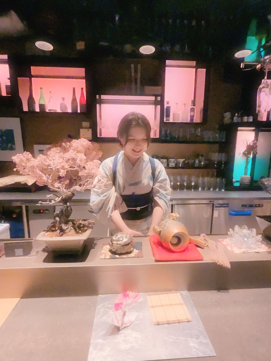 chiaki_h96's tweet photo. 昨日は研修で姉妹店である銀座の
#JIDAI に出勤してきました!
IAPONIAはカジュアルな
大人の秘密基地って感じですが
こちらは洗練された
THE⭐︎BAR ですな☺️
楽しいひと時をありがとうございました!
今夜はIAPONIA出勤🍻
お待ちしてます♪ https://t.co/dy7uShvBVL