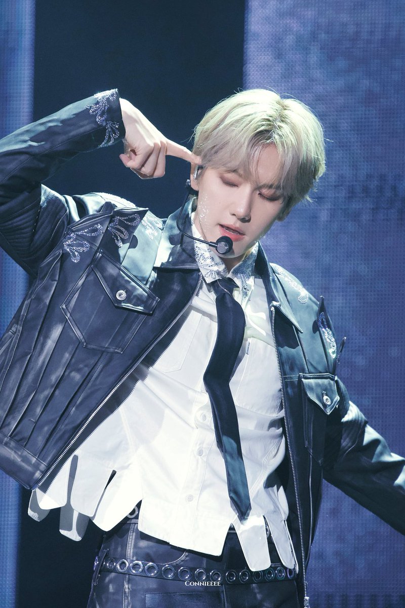 Reverie, 백현

in Seoul                                      in Oakland