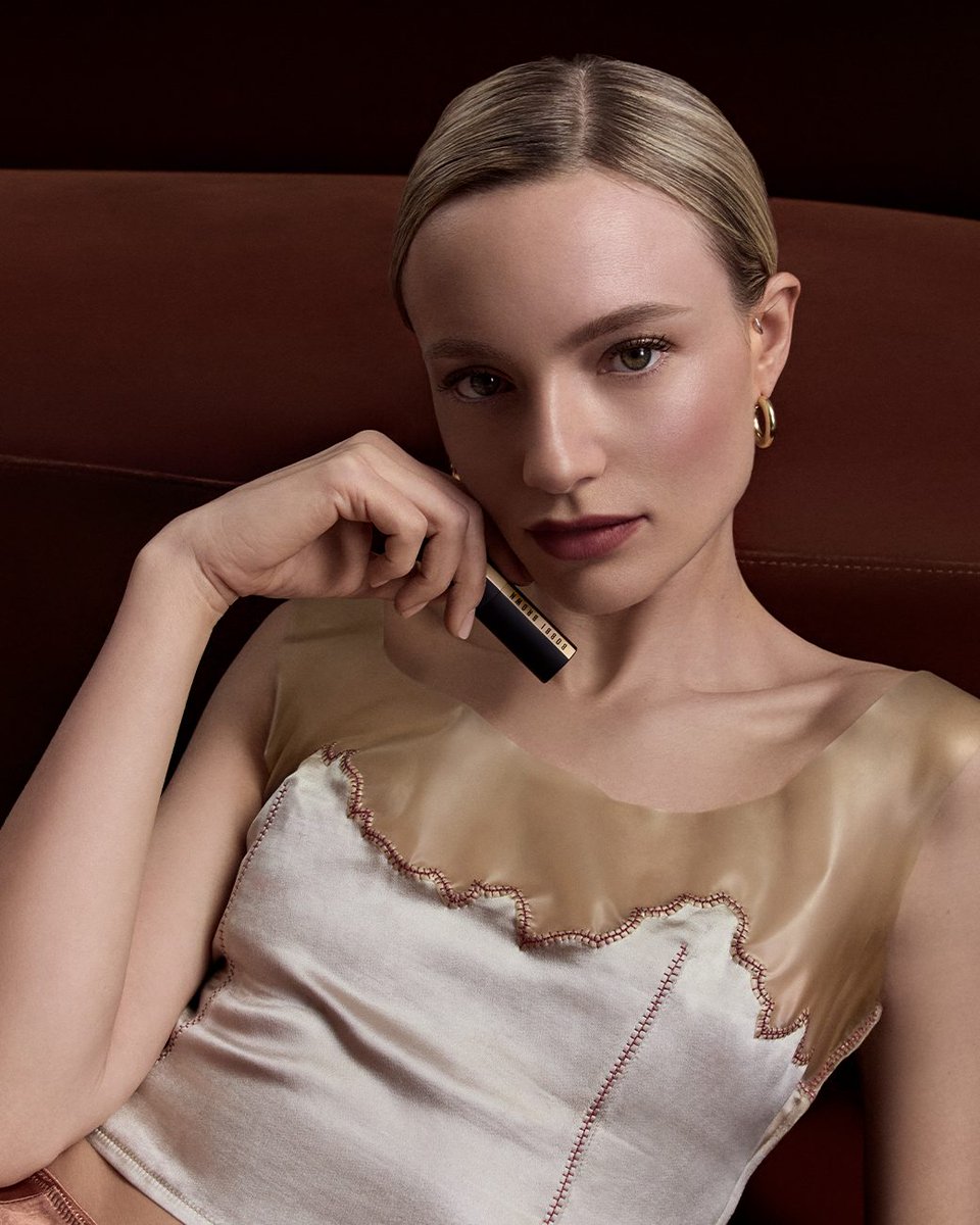 ลองหรือยังกับ #ลิปลักชูแคชเมียร์แมท Luxe Cashmere Matte Lipstick สัมผัสใหม่สไตล์ลักชู แมทนุ่ม เบาสบาย✨ ช้อปเลย คลิก s.lazada.co.th/a.Y3Fs2?utm_so…